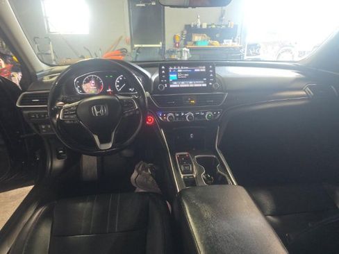 Used 2018 Honda Accord Touring image 14
