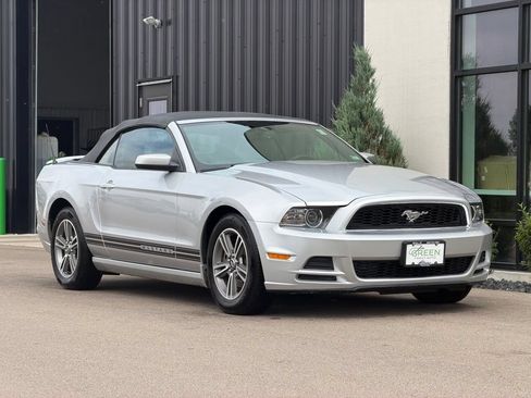 Used 2013 Ford Mustang Premium RWD image 4