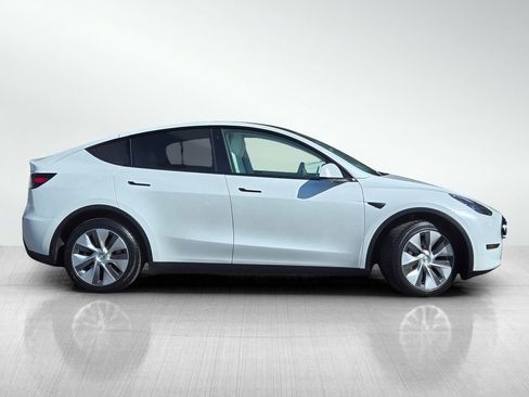Used 2023 Tesla Model Y Long Range image 3
