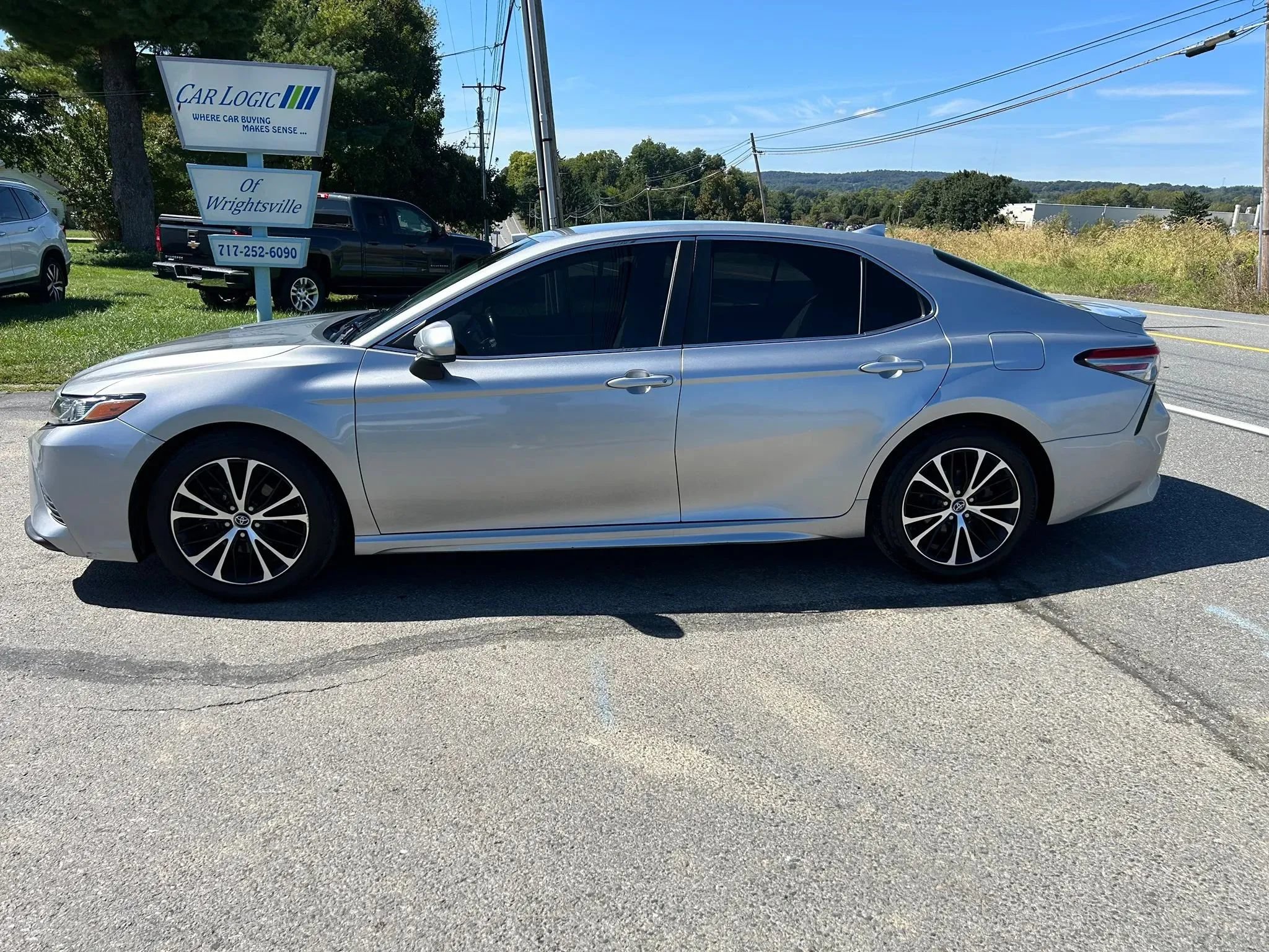 Used 2019 Toyota Camry SE FWD image 9