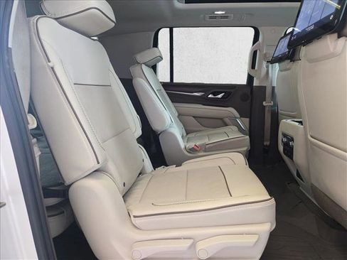 Used 2021 GMC Yukon XL Denali w/ Denali Premium Package image 22