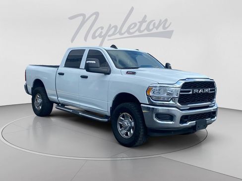 Used 2024 RAM 3500 Tradesman w/ Chrome Appearance Group AWD/4WD image 8