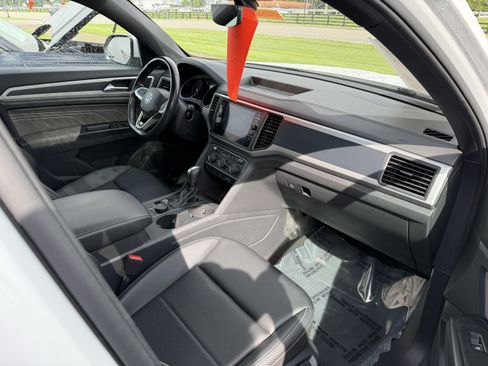 Used 2021 Volkswagen Atlas Cross Sport SE w/ Panoramic Sunroof Package AWD/4WD image 24