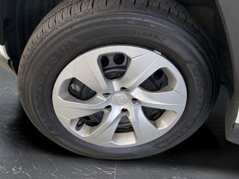 Used 2023 Toyota RAV4 LE AWD/4WD image 29