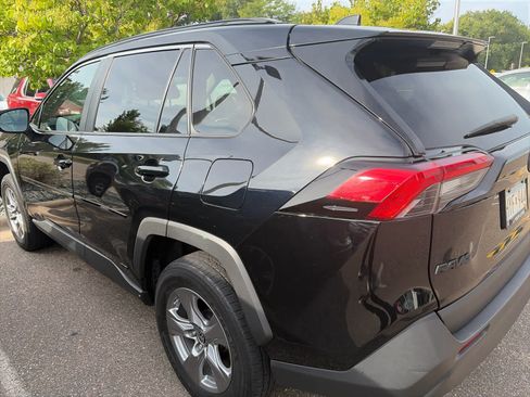 Certified 2022 Toyota RAV4 LE AWD/4WD image 4