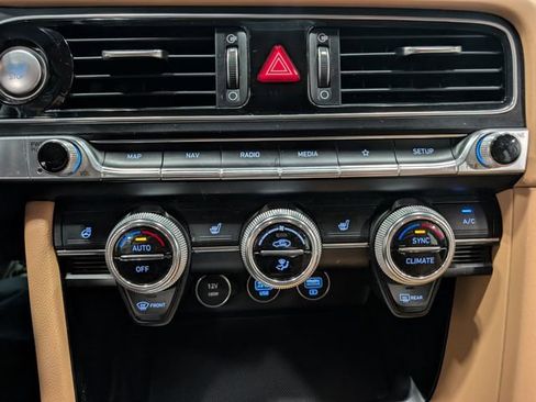 Used 2022 Genesis G70 3.3T image 32