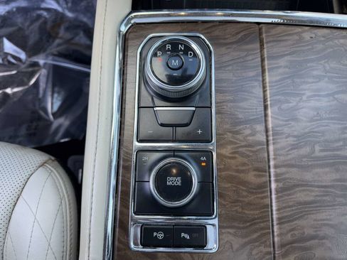 Used 2020 Ford Expedition Platinum image 18