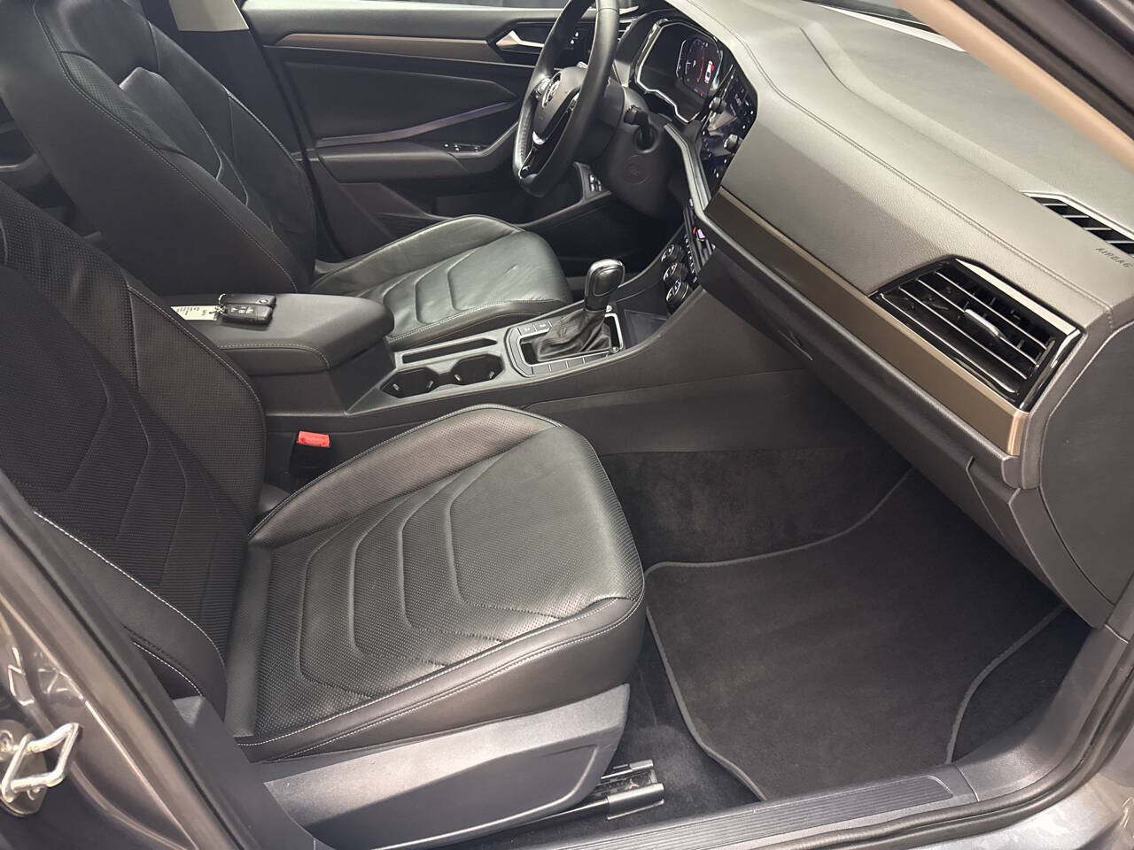 Used 2020 Volkswagen Jetta SEL Premium FWD image 32