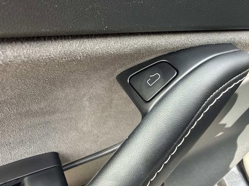 Used 2024 Tesla Model Y Long Range AWD/4WD image 24
