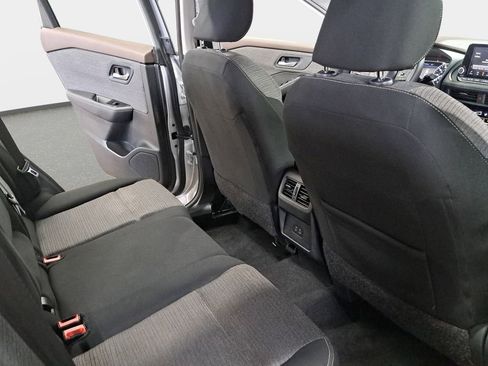 Used 2023 Nissan Rogue SV image 12