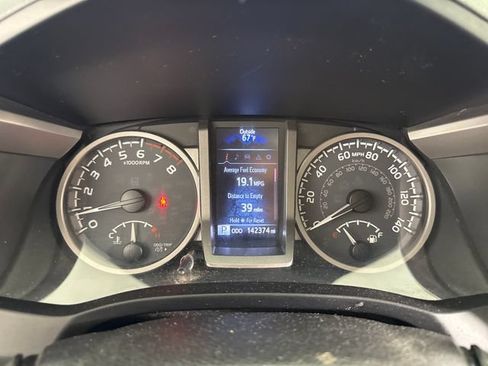 Used 2017 Toyota Tacoma SR5 w/ Exterior Package AWD/4WD image 24