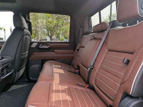 New 2026 GMC Sierra 2500 Denali Ultimate w/ LPO, Black Badging Package AWD/4WD image 17