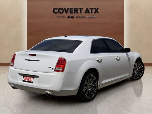Used 2014 Chrysler 300 S RWD image 5