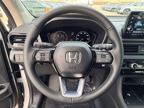 New 2025 Honda Pilot Touring image 16