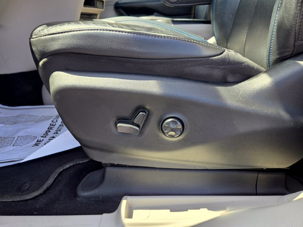 Used 2021 Chrysler Pacifica Touring-L w/ Uconnect Theater Family Group AWD/4WD image 15
