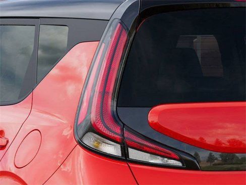 Used 2025 Kia Soul EX FWD image 11