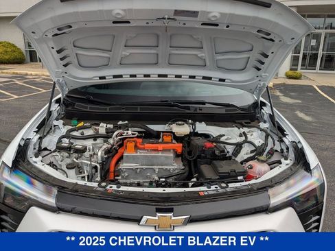 New 2025 Chevrolet Blazer EV LT AWD/4WD image 32