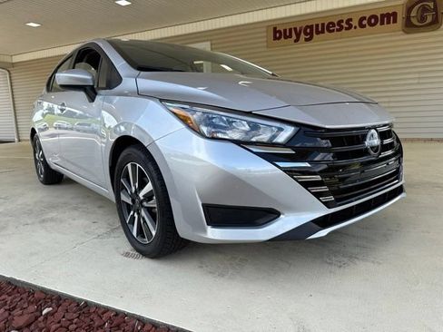 Used 2025 Nissan Versa SV FWD image 2