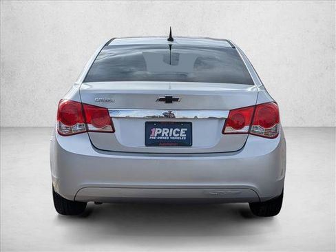 Used 2014 Chevrolet Cruze LS image 6