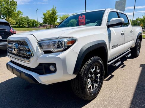 Used 2017 Toyota Tacoma TRD Off-Road w/ Tow Package AWD/4WD image 6