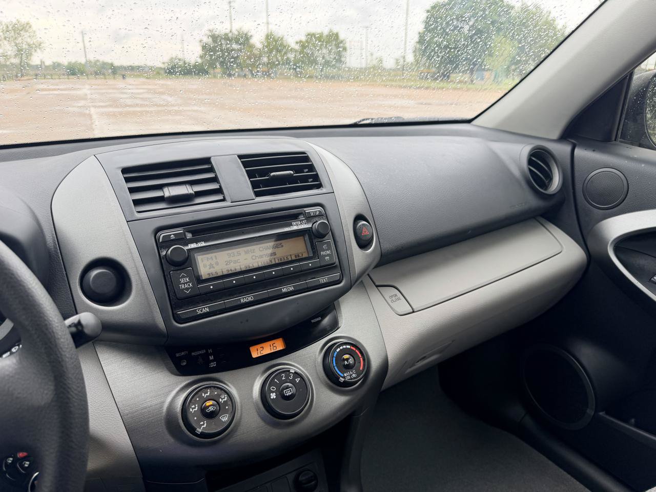 Used 2012 Toyota RAV4 FWD w/ Upgrade Value Pkg image 16
