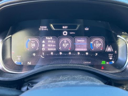 Used 2025 RAM 1500 Laramie AWD/4WD image 5