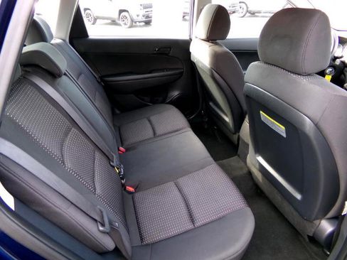 Used 2012 Hyundai Elantra GLS image 28