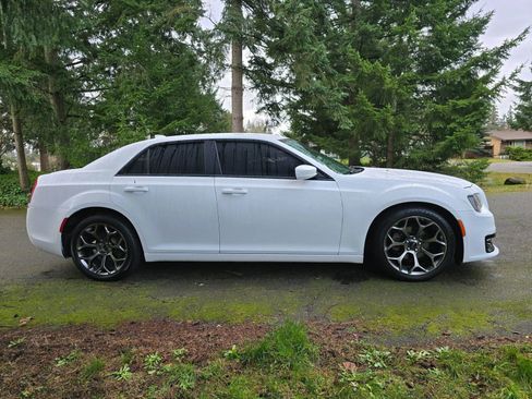 Used 2015 Chrysler 300 S image 6