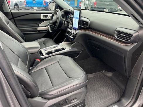 Certified 2023 Ford Explorer Limited w/ Limited Technology Package image 33