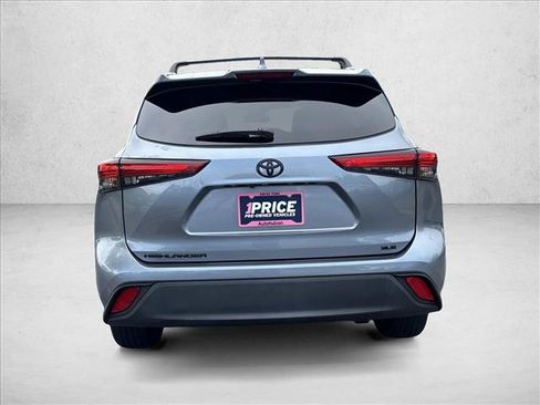 Used 2023 Toyota Highlander XLE FWD image 6