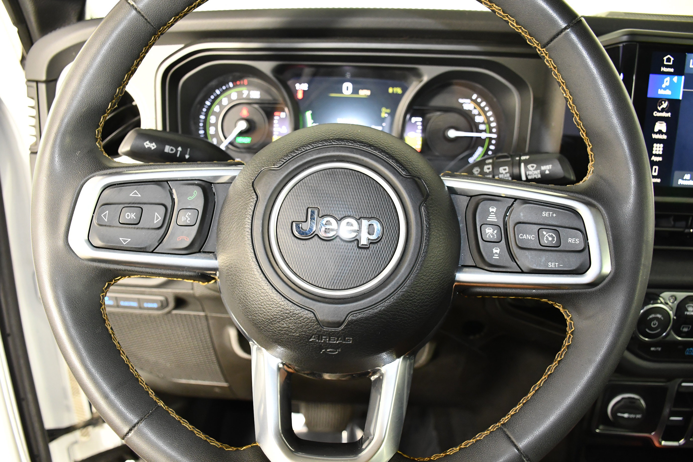 Used 2024 Jeep Wrangler Unlimited Sahara AWD/4WD image 19