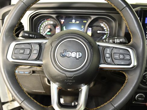Used 2024 Jeep Wrangler Unlimited Sahara AWD/4WD image 19
