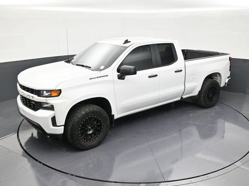 Used 2020 Chevrolet Silverado 1500 Custom w/ Custom Value Package image 12