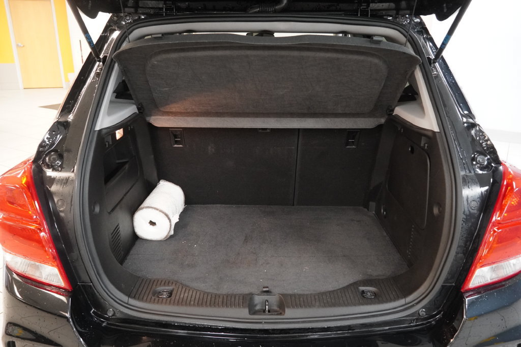 Used 2019 Chevrolet Trax LT w/ LT Convenience Package FWD image 10