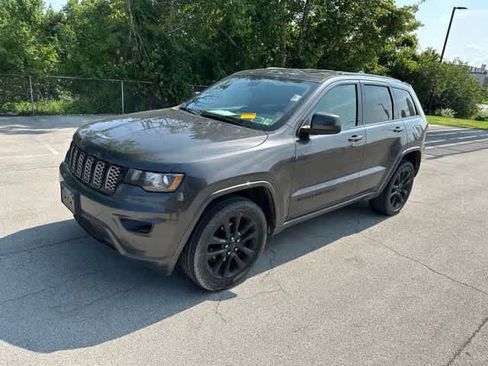 Used 2020 Jeep Grand Cherokee Altitude AWD/4WD image 12