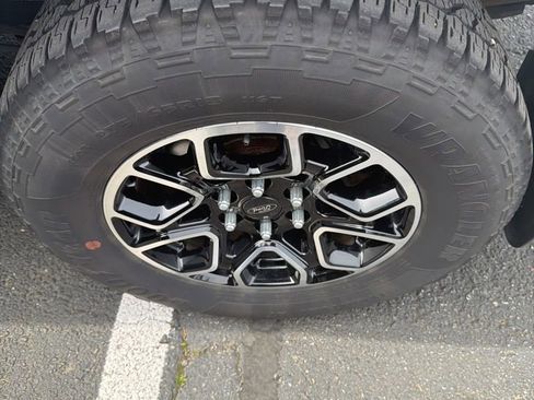 Used 2014 Ford F150 XLT w/ Equipment Group 302A Luxury AWD/4WD image 4