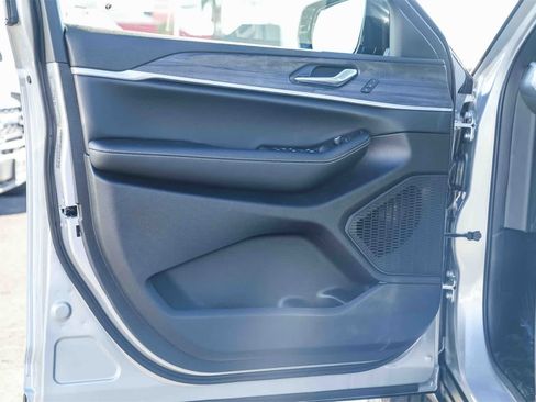 New 2025 Jeep Grand Cherokee Limited image 21