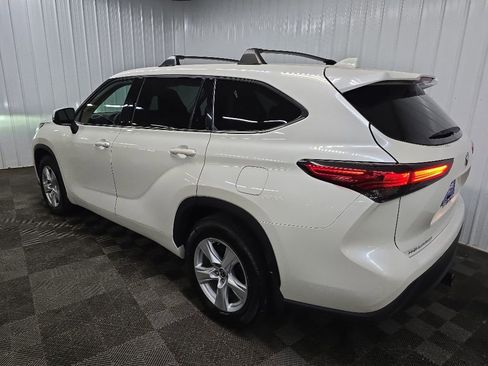 Used 2020 Toyota Highlander L AWD/4WD image 9