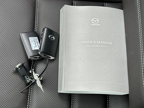 New 2025 MAZDA CX-5 Signature image 9