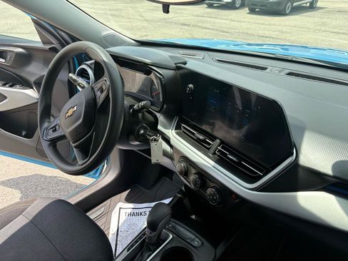 Used 2025 Chevrolet Trax LS w/ LS Convenience Package FWD image 39