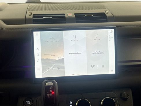 Used 2025 Land Rover Defender 110 image 15