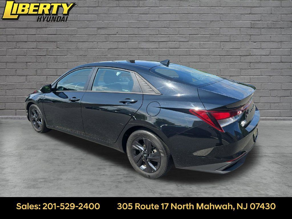 Certified 2022 Hyundai Elantra SEL w/ Convenience Package FWD image 4