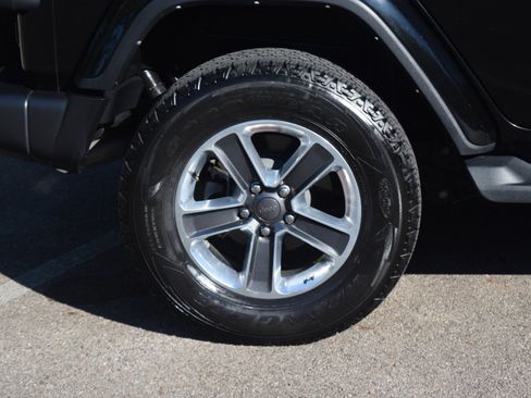 Used 2022 Jeep Wrangler Unlimited Sahara w/ Cold Weather Group image 28