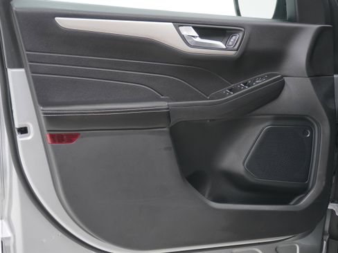 Used 2021 Ford Escape SE w/ SE Sport Appearance Package image 13