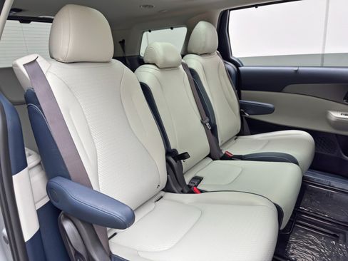 Used 2025 Kia Carnival SX Prestige FWD image 47