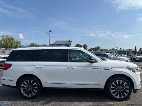 Used 2021 Lincoln Navigator Reserve w/ Luxury Package AWD/4WD image 8