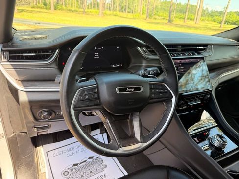 Used 2024 Jeep Grand Cherokee Limited w/ Luxury Tech Group II AWD/4WD image 15