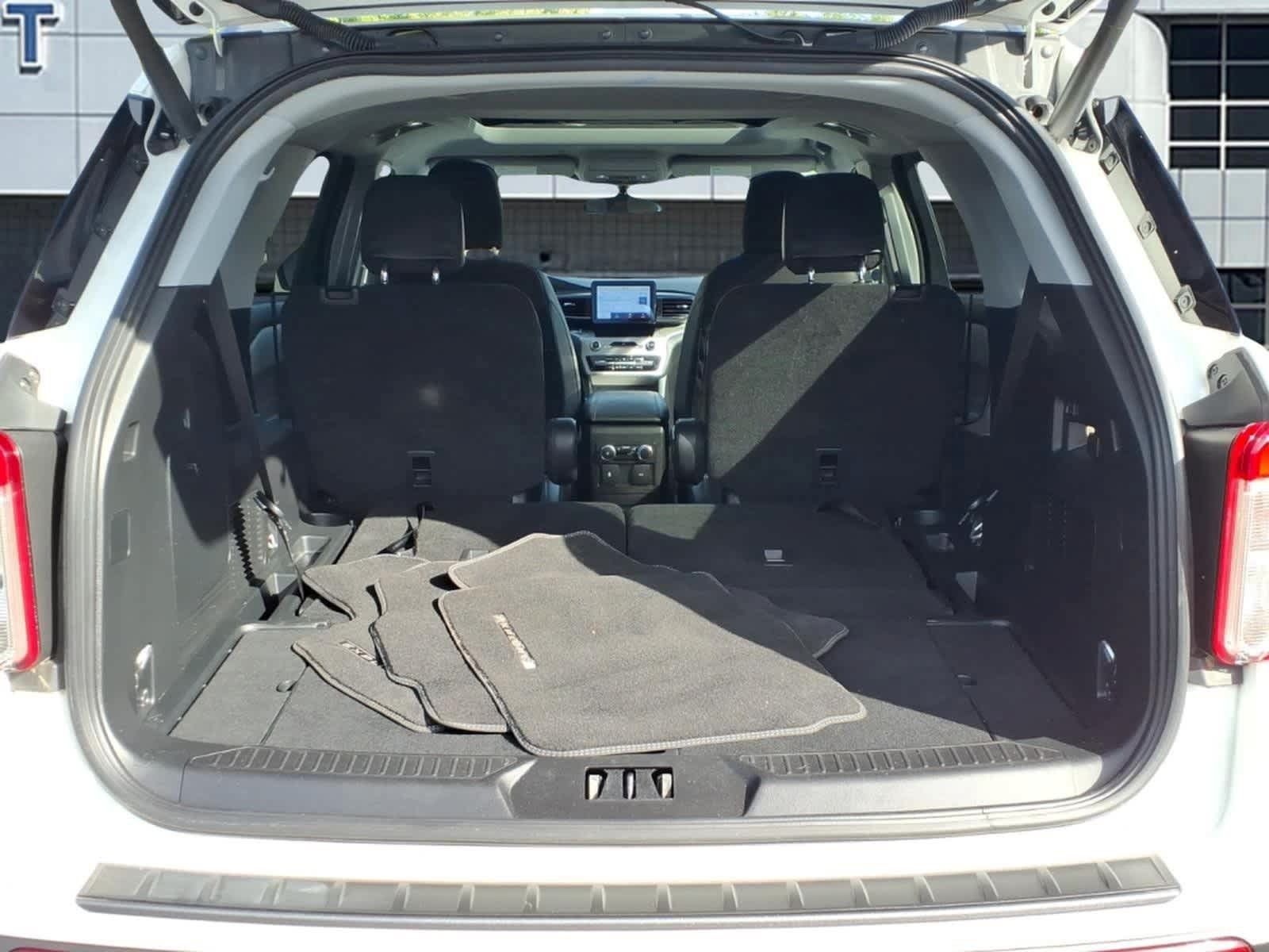 Used 2024 Ford Explorer XLT w/ Equipment Group 202A AWD/4WD image 6