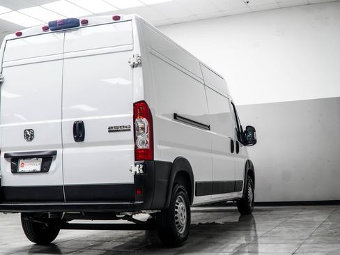 Used 2024 RAM ProMaster 2500 w/ Convenience Group FWD image 12