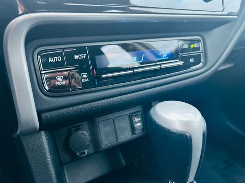 Used 2018 Toyota Corolla LE image 22